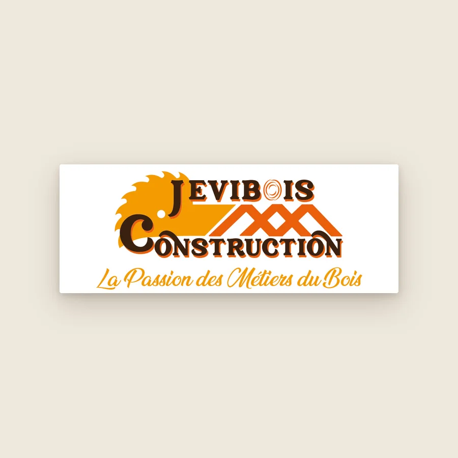 Logo Jevibois Construction : lame de scie orange, charpente et slogan « La Passion des Métiers du Bois »