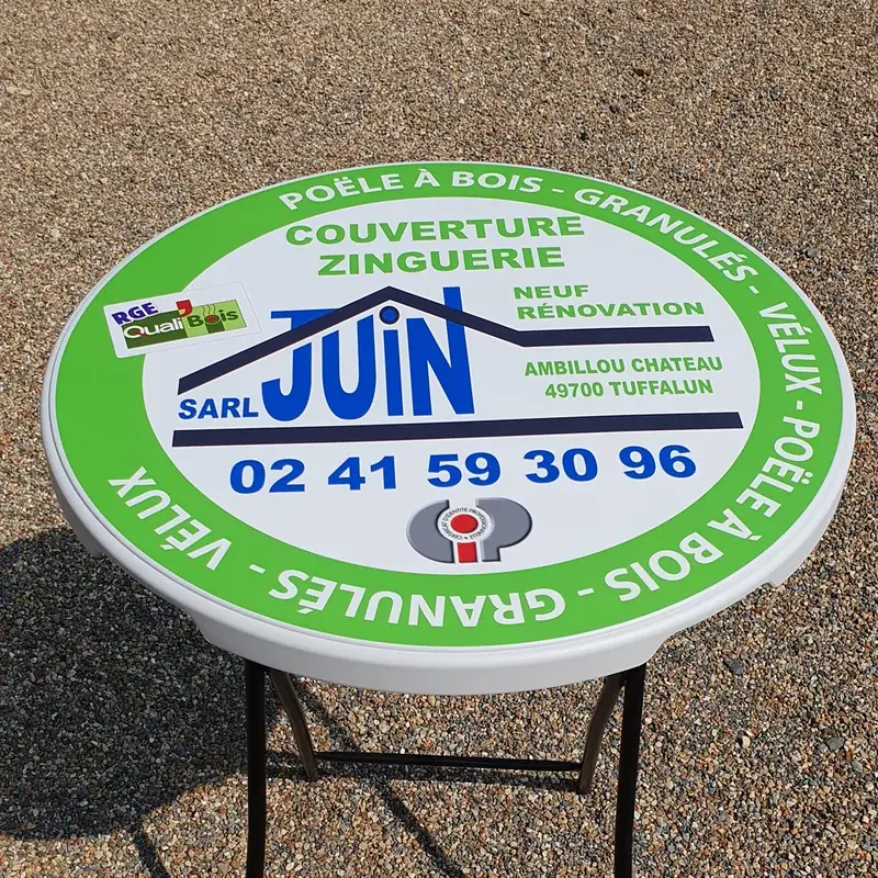Mange-debout vert et blanc de la SARL Juin, couverture zinguerie, poêles à bois