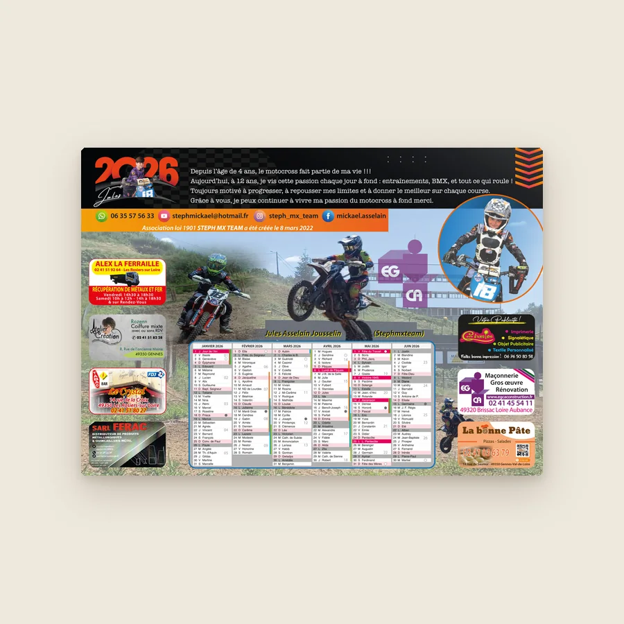 Calendrier 2026 d’un jeune pilote de motocross, avec ses photos en course et les encarts de ses sponsors