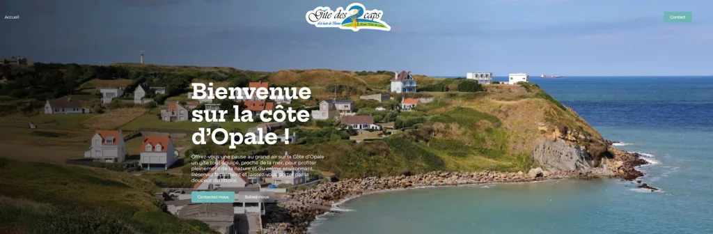 Page d’accueil du site du gîte des 2 Caps : « Bienvenue sur la Côte d’Opale ! » sur une photo des falaises